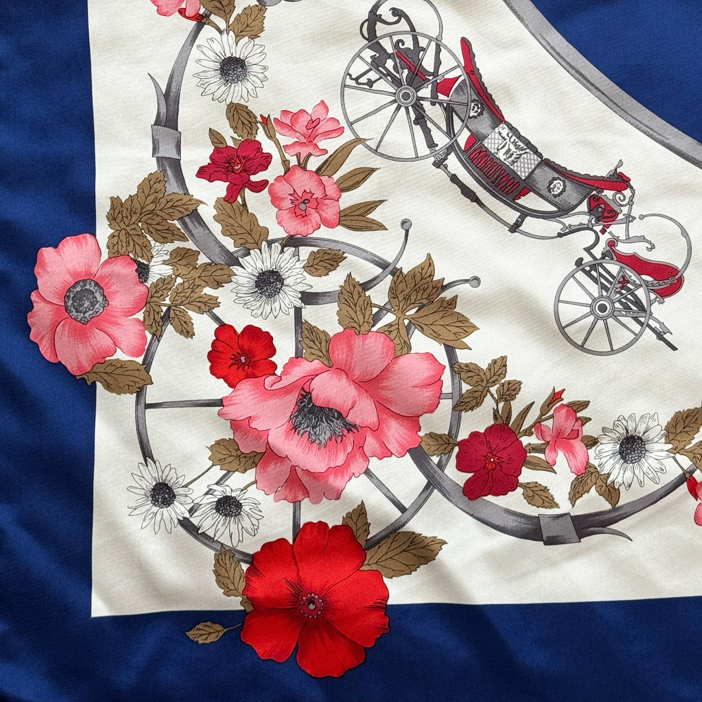 Vintage zijden sjaal met florale motieven