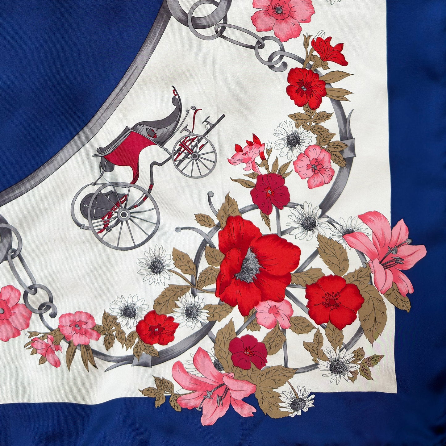 Vintage zijden sjaal met florale motieven