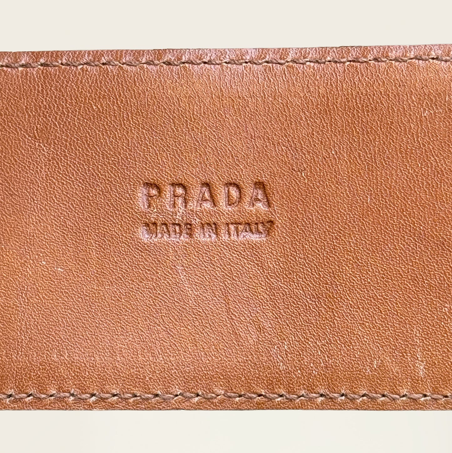 Prada leren riem met gouden hardware